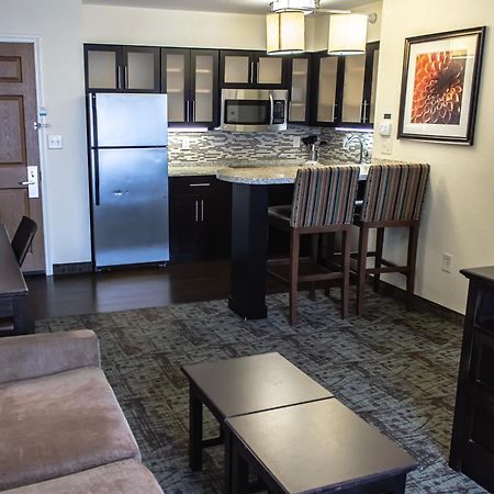 Staybridge Suites Minot By Ihg Eksteriør bilde