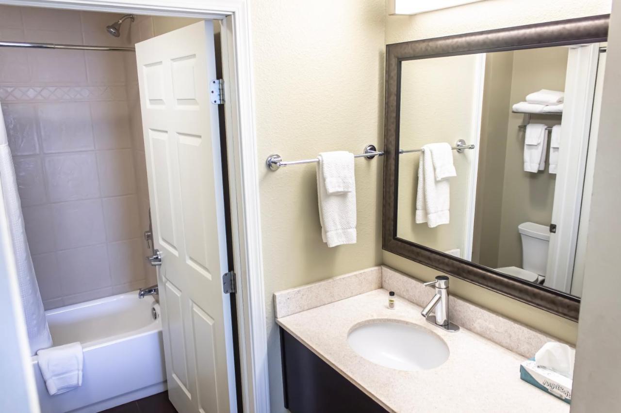 Staybridge Suites Minot By Ihg Eksteriør bilde