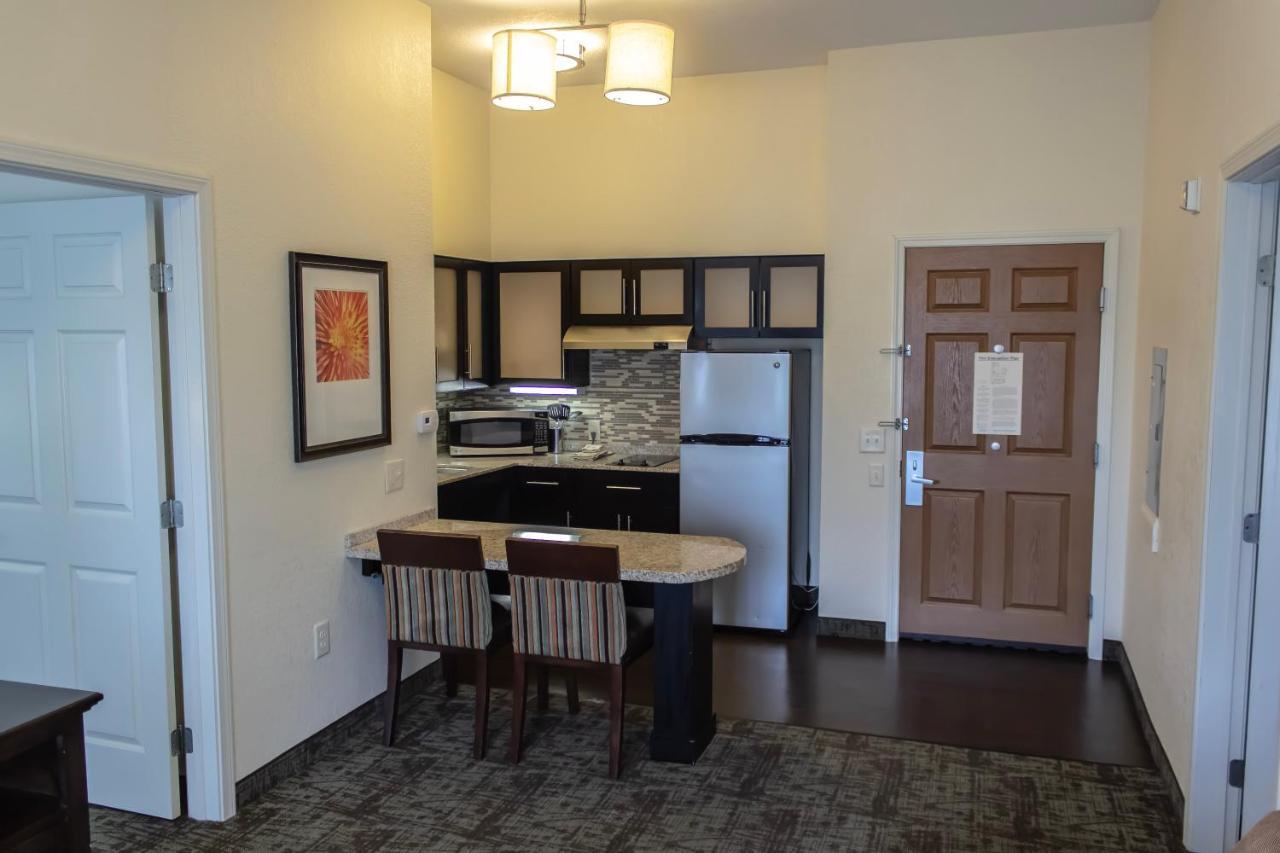 Staybridge Suites Minot By Ihg Eksteriør bilde