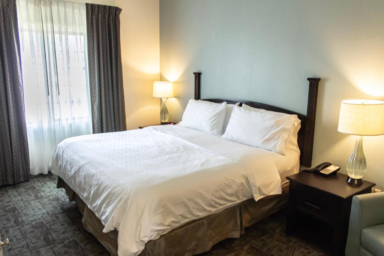 Staybridge Suites Minot By Ihg Eksteriør bilde