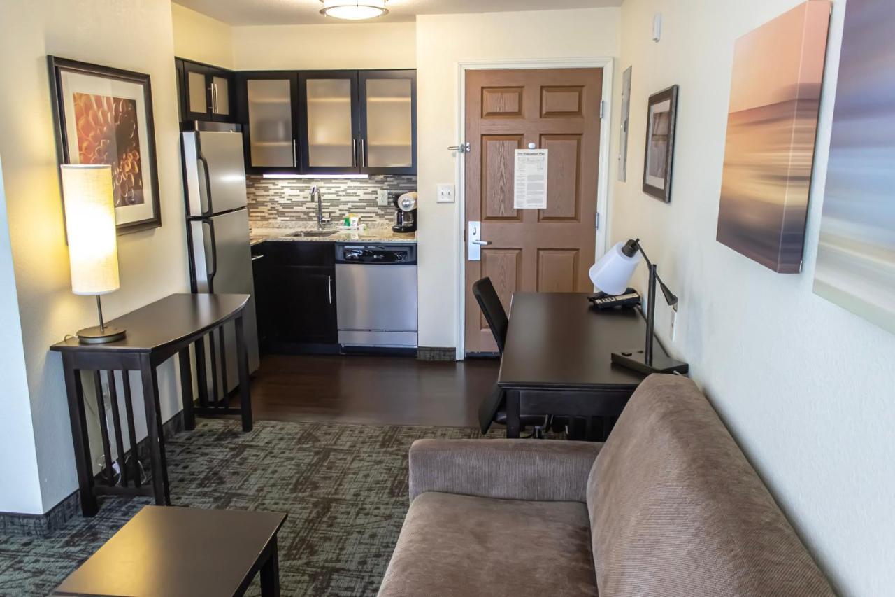 Staybridge Suites Minot By Ihg Eksteriør bilde