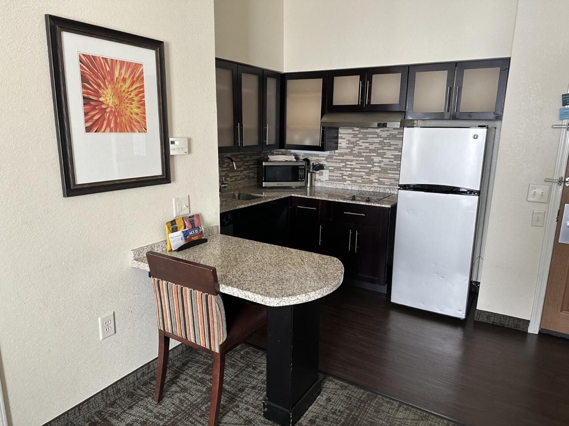 Staybridge Suites Minot By Ihg Eksteriør bilde